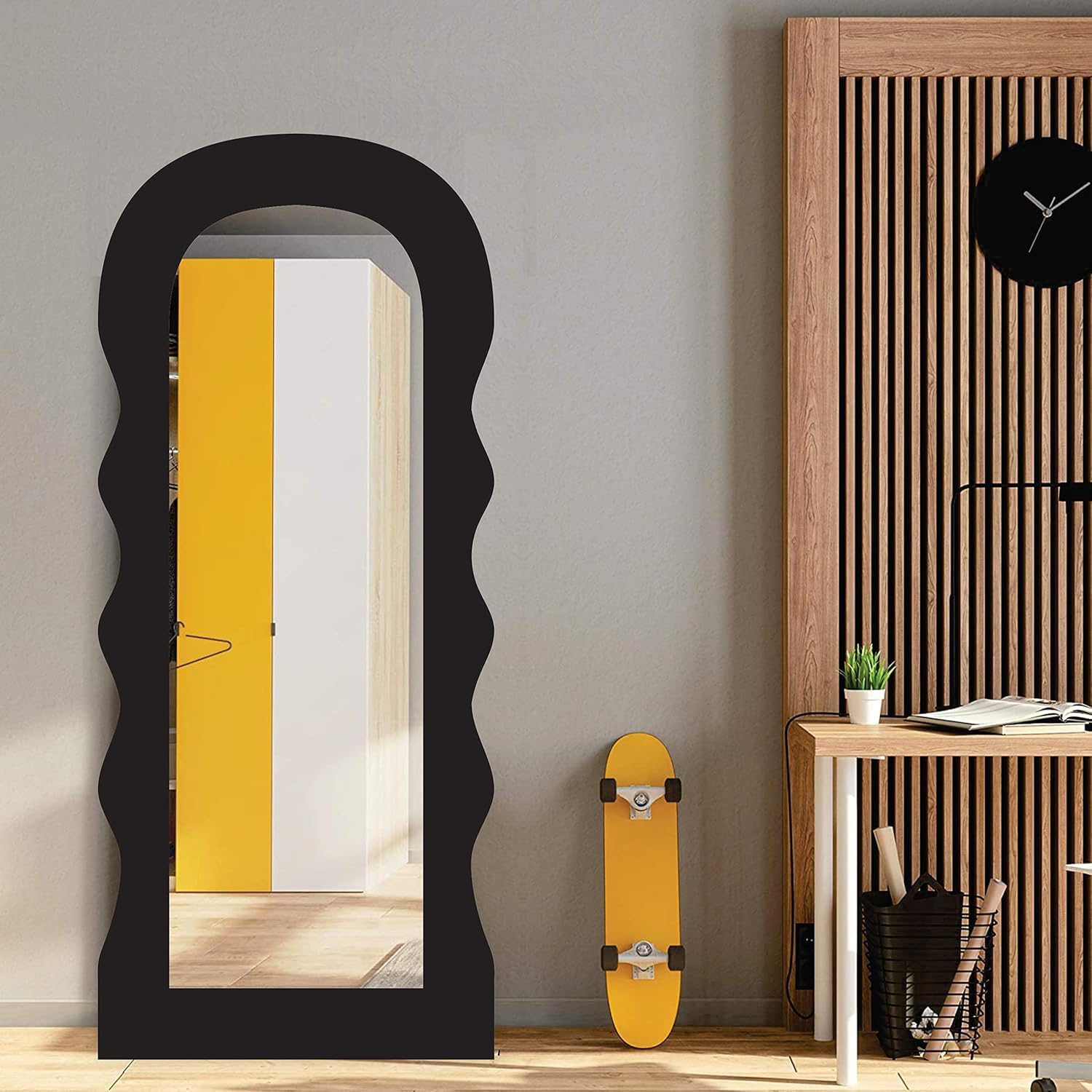 Contour Noir Pine Standing Mirror - Image 4